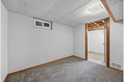 821 Sterling Street N, Maplewood, MN 55119 - Photo 16