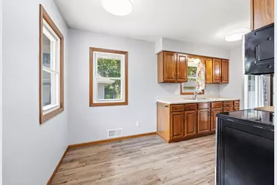 821 Sterling Street N, Maplewood, MN 55119 - Photo 4