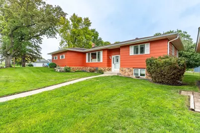 1320 S Mabelle Avenue, Fergus Falls, MN 56537 - Photo 2