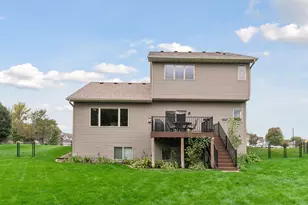 10346 Fallgold Parkway N, Brooklyn Park, MN 55443 - Photo 30