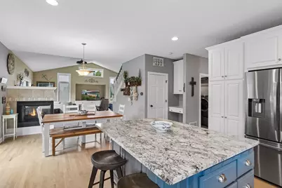 10346 Fallgold Parkway N, Brooklyn Park, MN 55443 - Photo 12