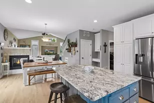 10346 Fallgold Parkway N, Brooklyn Park, MN 55443 - Photo 12