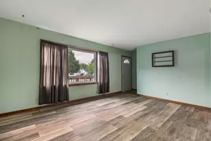 521 S 2nd St, La Crescent, MN 55947 - Photo 6