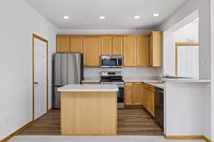 7616 Southridge Ln, Savage, MN 55378 - Photo 8