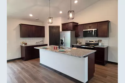 1088 Cullen Street, Saint Peter, MN 56082 - Photo 2