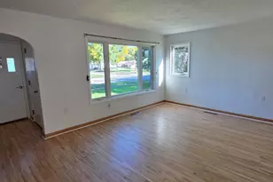 601 10th St, International Falls, MN 56649 - Photo 2