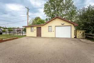 23 1st Ave SW, Glenwood, MN 56334 - Photo 4