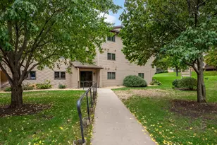 925 Bahls Dr, Hastings, MN 55033 - Photo 2