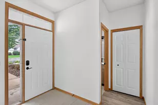 4527 Bloomberg Ln, Inver Grove Heights, MN 55076 - Photo 4