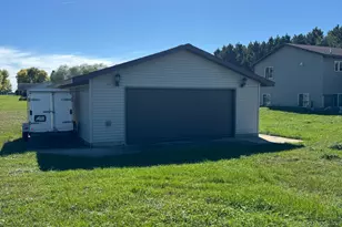 527 Madison Ave SE, Wadena, MN 56482 - Photo 6