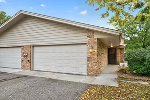 2261 Wildwood Cir, Minnetonka, MN 55305 - Photo 2