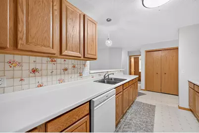 670 Monn Avenue, Vadnais Heights, MN 55127 - Photo 4