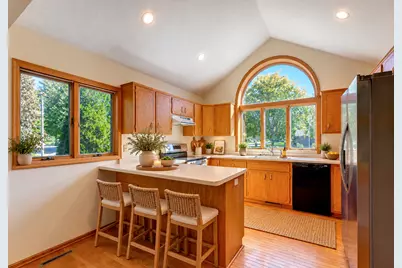 606 Columbus Avenue S, New Prague, MN 56071 - Photo 2