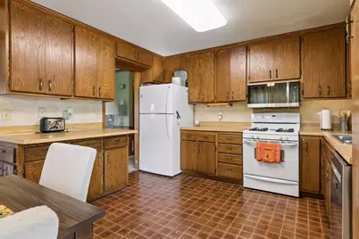 750 Viking Drive E, Maplewood, MN 55117 - Photo 8