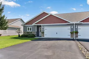 918 Gable St, Taylors Falls, MN 55084 - Photo 2