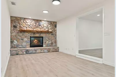 1038 Larpenteur Avenue W, Saint Paul, MN 55113 - Photo 14