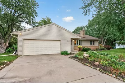 13819 Bellevue Drive, Minnetonka, MN 55345 - Photo 4