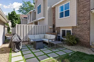 10237 Arrowwood Dr, Eden Prairie, MN 55347 - Photo 2
