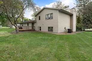 930 Ridgeview Pl NE, Owatonna, MN 55060 - Photo 6