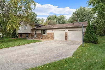 930 Ridgeview Place NE, Owatonna, MN 55060 - Photo 1