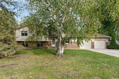 930 Ridgeview Place NE, Owatonna, MN 55060 - Photo 2