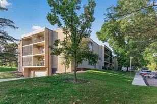 11160 Anderson Lakes Pkwy, Eden Prairie, MN 55344 - Photo 30