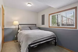 1049 Bonnieview Dr, Woodbury, MN 55129 - Photo 32