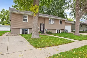 109 10th Ave SE, Waseca, MN 56093 - Photo 1