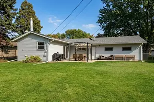 4247 Sandstone Dr, Eagan, MN 55122 - Photo 2