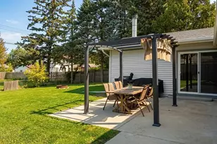 4247 Sandstone Dr, Eagan, MN 55122 - Photo 4