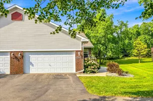 2442 Autumn Ridge Ct, Chanhassen, MN 55317 - Photo 2
