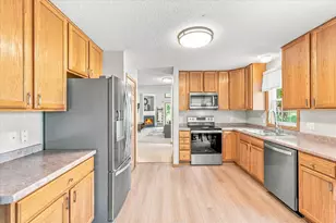 2442 Autumn Ridge Ct, Chanhassen, MN 55317 - Photo 12