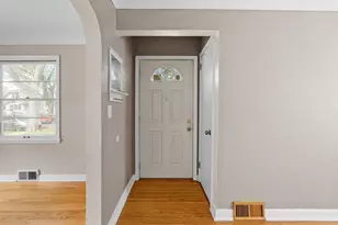906 Sherwood Ave, Saint Paul, MN 55106 - Photo 4