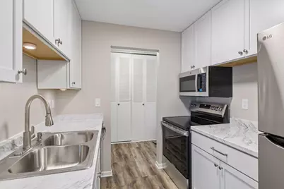 2800 Hillsboro Avenue N #307, New Hope, MN 55427 - Photo 8