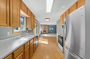 4212 Desoto St, Vadnais Heights, MN 55127 - Photo 6