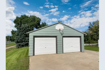 404 E Cottonwood Street, Springfield, MN 56087 - Photo 2