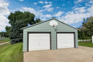 404 E Cottonwood St, Springfield, MN 56087 - Photo 2