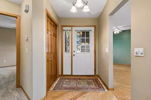 7658 Newbury Rd, Woodbury, MN 55125 - Photo 4