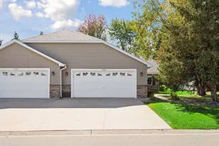 7658 Newbury Rd, Woodbury, MN 55125 - Photo 2