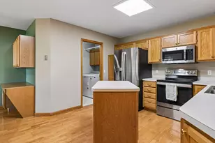 7658 Newbury Rd, Woodbury, MN 55125 - Photo 32