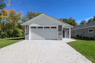 116 N Quincy St, Alexandria, MN 56308 - Photo 2