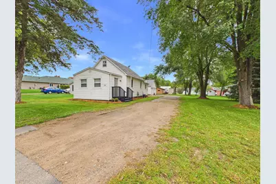 130 4th Avenue S, Foley, MN 56329 - Photo 2