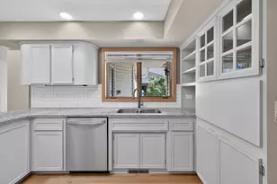 525 Sterling St S, Maplewood, MN 55119 - Photo 6
