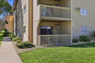925 Bahls Dr, Hastings, MN 55033 - Photo 2