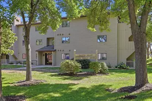 925 Bahls Dr, Hastings, MN 55033 - Photo 1