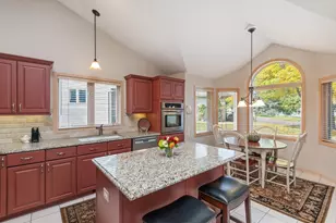 19580 Waterford Ct, Shorewood, MN 55331 - Photo 4