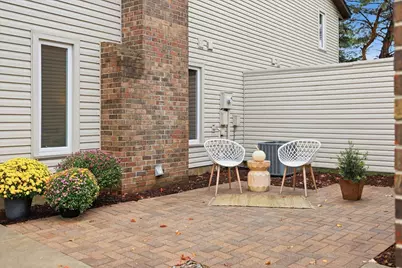 4711 Lund Point, Eagan, MN 55122 - Photo 4