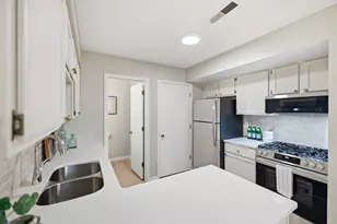 4711 Lund Point, Eagan, MN 55122 - Photo 8