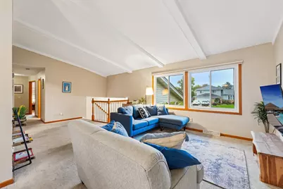 810 Clearbrook Lane, Vadnais Heights, MN 55127 - Photo 6