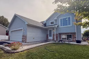 211 Dresden Alcove, Waverly, MN 55390 - Photo 2